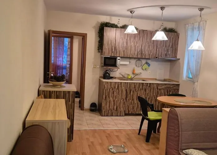 Apartment Charming 2-bed With Ac, 5 Mins From Slantschew brjag