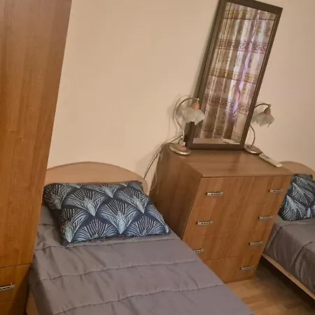 Charming 2-bed With Ac, 5 Mins From