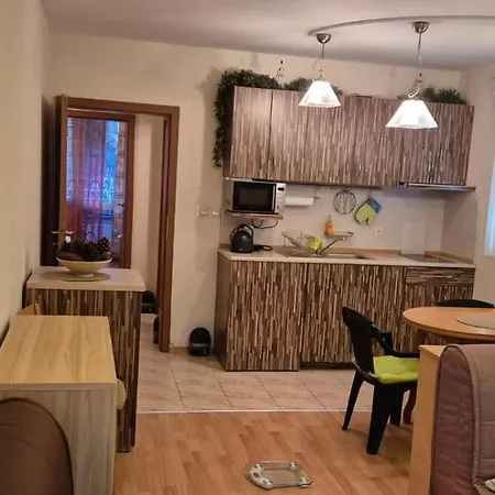 Apartment Charming 2-bed With Ac, 5 Mins From Sunny Beach